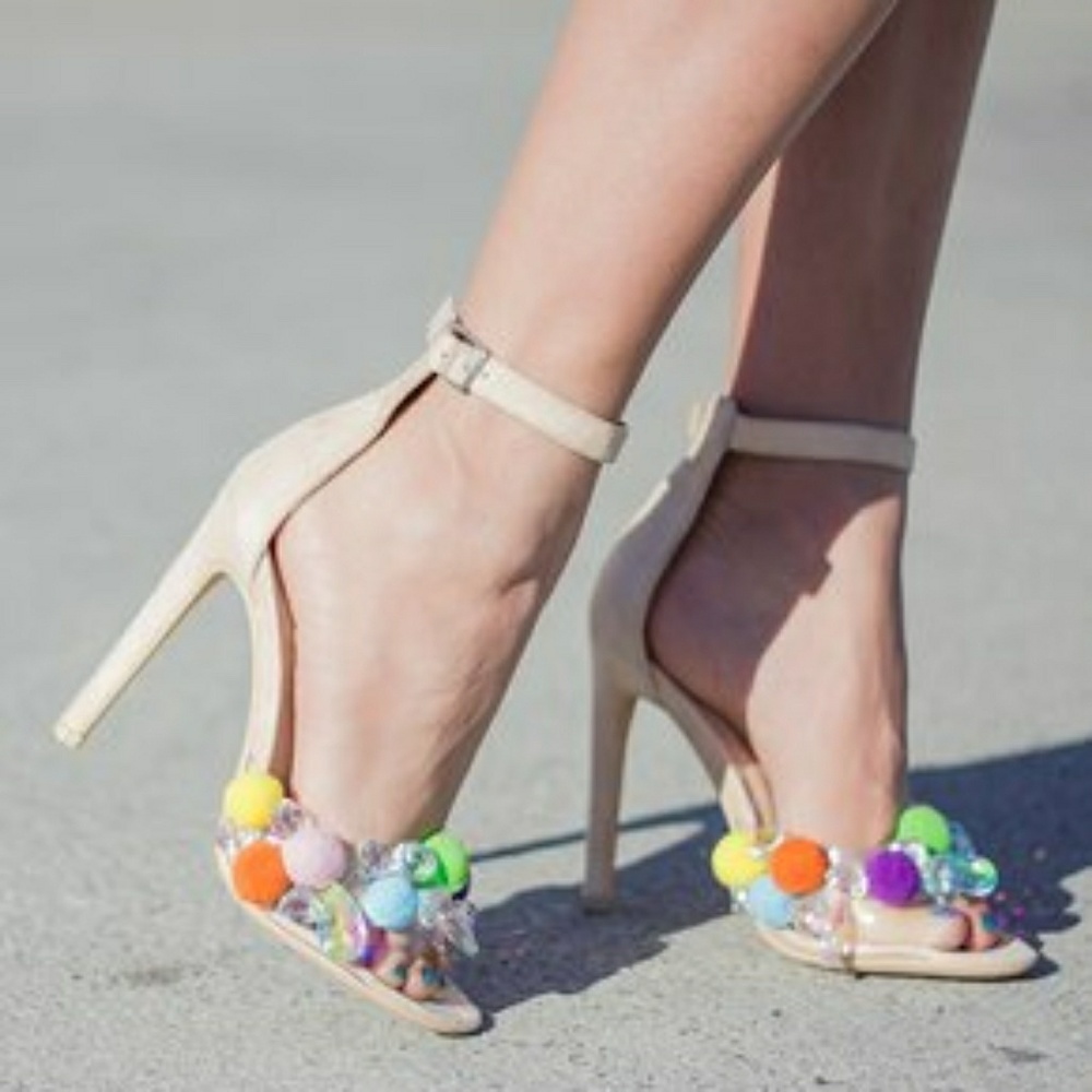 🚨One Pair 🆕High Heel Pom Pom Beige